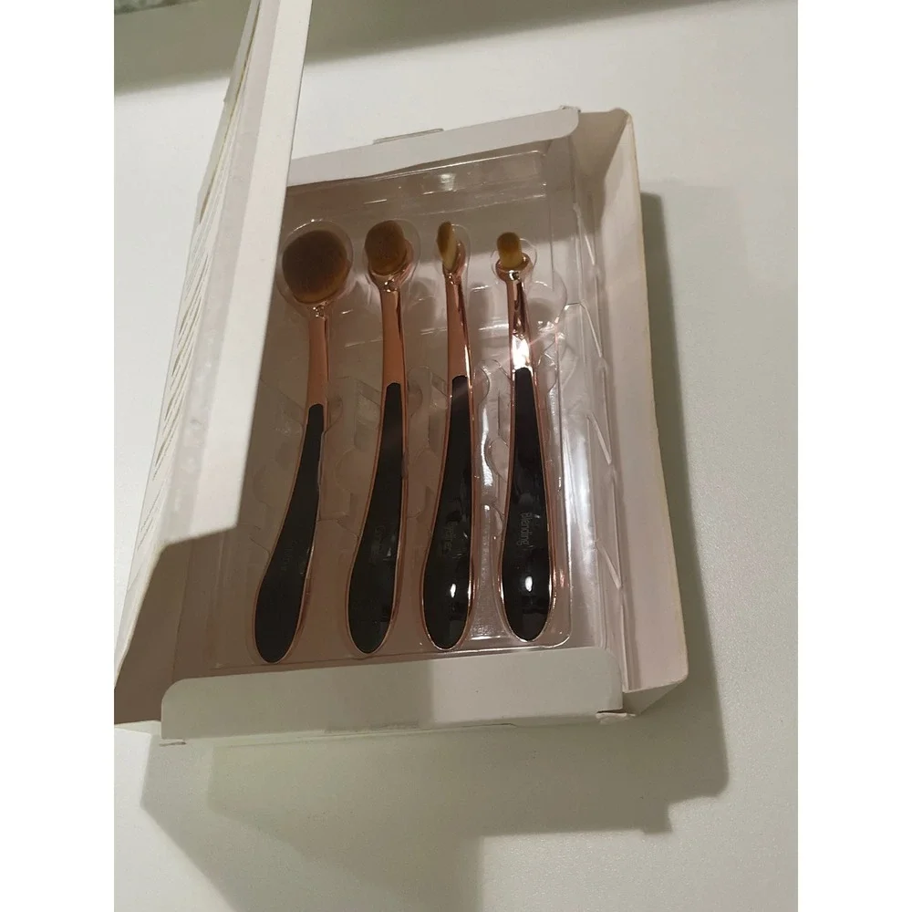 MEYSHAR SHOW 4-piece Oval Makeup Brush Set Rose Gold Black Design New